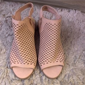 Girls/kids outdoor heels size 2 ! Pale pink